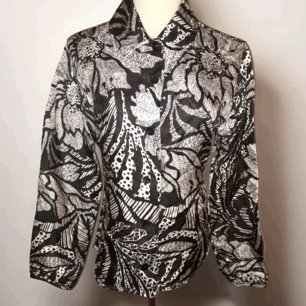 Chico's Black and white floral button up shirt or jacket Size 0 xs 4